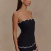 Judith strapless top met geschulpte rand – Zwart Judith strapless top met geschulpte rand – Zwart
