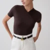 Junie bodysuit met korte mouwen en gekruist lijfje – Chocoladebruin Junie bodysuit met korte mouwen en gekruist lijfje – Chocoladebruin