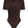 Junie bodysuit met korte mouwen en gekruist lijfje – Chocoladebruin Junie bodysuit met korte mouwen en gekruist lijfje – Chocoladebruin