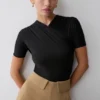 Junie bodysuit met korte mouwen en gekruiste hals – Zwart Junie bodysuit met korte mouwen en gekruiste hals – Zwart