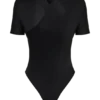 Junie bodysuit met korte mouwen en gekruiste hals – Zwart Junie bodysuit met korte mouwen en gekruiste hals – Zwart
