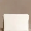 Kiera oversized clutch van imitatieleer – ivoor Kiera oversized clutch van imitatieleer – ivoor