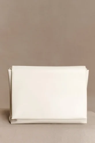 Kiera oversized clutch van imitatieleer – ivoor