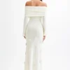 Kiki off-shoulder gebreide maxi-jurk met rozen – ivoor