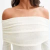 Kiki off-shoulder gebreide maxi-jurk met rozen – ivoor