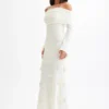 Kiki off-shoulder gebreide maxi-jurk met rozen – ivoor
