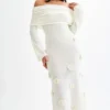Kiki off-shoulder gebreide maxi-jurk met rozen – ivoor