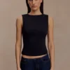 Kyra top met open rug van scubacrêpe – Zwart Kyra top met open rug van scubacrêpe – Zwart
