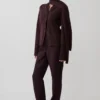 Lara gebreid vest met sjaal – Chocolade Lara gebreid vest met sjaal – Chocolade