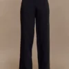Lindie broek met rechte pijpen – Zwart Lindie broek met rechte pijpen – Zwart