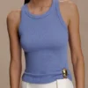 Lola geribbelde mouwloze top met details – Korenbloemblauw Lola geribbelde mouwloze top met details – Korenbloemblauw