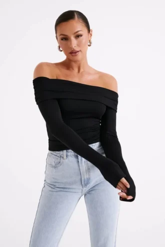 Lucinda gerecyclede nylon off-shoulder top – Zwart