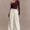 Maelle off-shoulder top met lange mouwen – Deep Chocolate Maelle off-shoulder top met lange mouwen – Deep Chocolate