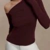 Maelle off-shoulder top met lange mouwen – Deep Chocolate Maelle off-shoulder top met lange mouwen – Deep Chocolate