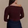 Maelle off-shoulder top met lange mouwen – Deep Chocolate Maelle off-shoulder top met lange mouwen – Deep Chocolate