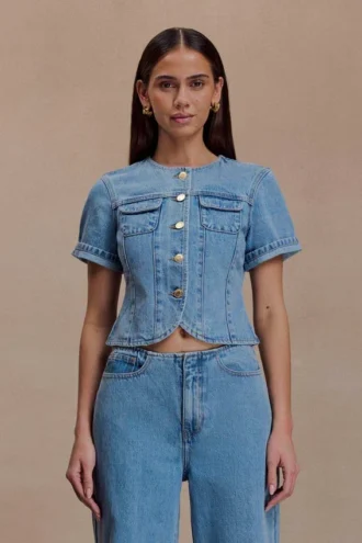 Marge getailleerde Denim-top met korte mouwen – Classic Blue
