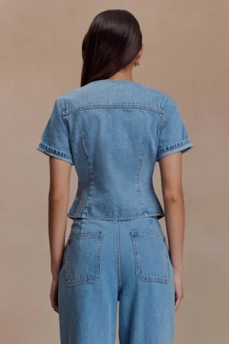 Marge getailleerde Denim-top met korte mouwen – Classic Blue