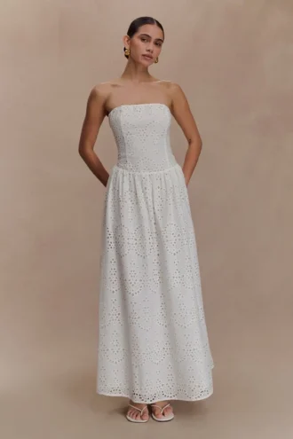 maureen broderie strapless maxi jurk wit 1 330x495 - Maureen broderie strapless maxi-jurk - wit
