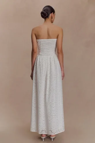 maureen broderie strapless maxi jurk wit 2 330x495 - Maureen broderie strapless maxi-jurk - wit
