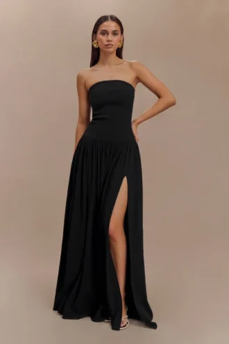 maureen katoenen maxi jurk met plooien zwart 1 330x495 - Maureen katoenen maxi-jurk met plooien - Zwart