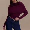 Mazie Asymmetrische gebreide top met lange mouwen van kasjmiermix – Pruim