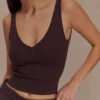 Natalya geribbelde gebreide cami-top – donkere chocolade