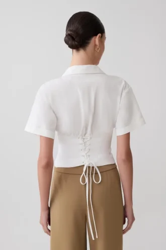 Noelia-shirt met korte mouwen en strik aan de achterkant – Wit