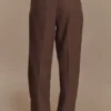 Penelope geplooide broek met hoge taille – Chocoladebruin Penelope geplooide broek met hoge taille – Chocoladebruin