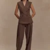 Penelope geplooide broek met hoge taille – Chocoladebruin Penelope geplooide broek met hoge taille – Chocoladebruin