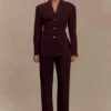 Penelope geplooide broek met hoge taille – Mahonie Penelope geplooide broek met hoge taille – Mahonie