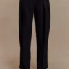 Penelope geplooide broek met hoge taille – Zwart Penelope geplooide broek met hoge taille – Zwart