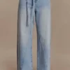 Perrie mid-rise rechte jeans met strik – gewassen lichtblauw Perrie mid-rise rechte jeans met strik – gewassen lichtblauw