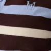 Philly Stripe gebreide top met knopen – Chocoladebruin/Blauw Philly Stripe gebreide top met knopen – Chocoladebruin/Blauw