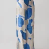 Rachel satijnen broek met rechte pijpen – Blauwe geometrische tegelprint Rachel satijnen broek met rechte pijpen – Blauwe geometrische tegelprint