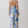 Rachel satijnen broek met rechte pijpen – Blauwe geometrische tegelprint Rachel satijnen broek met rechte pijpen – Blauwe geometrische tegelprint