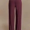 Ramona modaal broek met rechte pijpen – Mahonie Ramona modaal broek met rechte pijpen – Mahonie