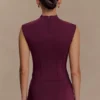 Romaine top met hoge halslijn van bandage-breisel – Wijnrood Romaine top met hoge halslijn van bandage-breisel – Wijnrood