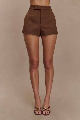 Sally short van imitatiesuède – Milk Chocolate