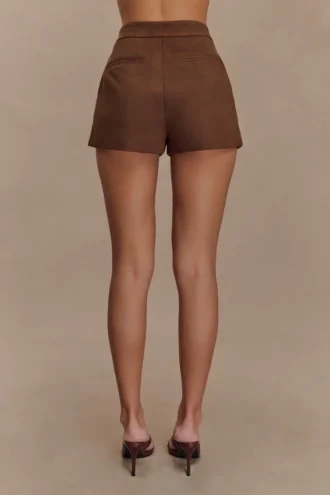 Sally short van imitatiesuède – Milk Chocolate