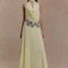 Santal Floral Chiffon Halter Maxi-jurk – Lemon Santal Floral Chiffon Halter Maxi-jurk – Lemon