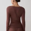 Sari modale top met lange mouwen – Chocoladebruin Sari modale top met lange mouwen – Chocoladebruin