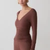 Sari modale top met lange mouwen – Chocoladebruin Sari modale top met lange mouwen – Chocoladebruin