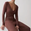 Sari modale top met lange mouwen – Chocoladebruin Sari modale top met lange mouwen – Chocoladebruin