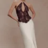 Sascha kanten en satijnen halter maxi-jurk – ivoor/chocoladebruin