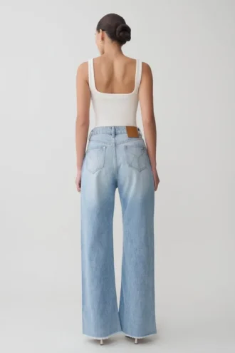 Sebastian straight leg Denim jeans met gerafelde zoom – gewassen lichtblauw