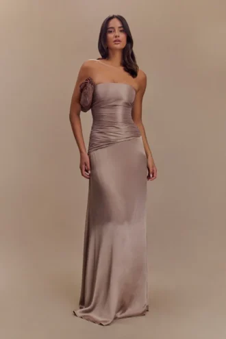 Serena strapless maxi-jurk van taft – brons-taupe