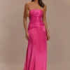 Serena strapless maxi-jurk van taft – karmozijnroze Serena strapless maxi-jurk van taft – karmozijnroze