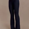 Shelly Flared Denim Jeans – Gewassen Indigo Blauw Shelly Flared Denim Jeans – Gewassen Indigo Blauw