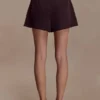 Simone geplooide Shorts – donkerbruin Simone geplooide Shorts – donkerbruin