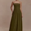 Sofie linnen maxi-jurk met plooitjes – kaki Sofie linnen maxi-jurk met plooitjes – kaki